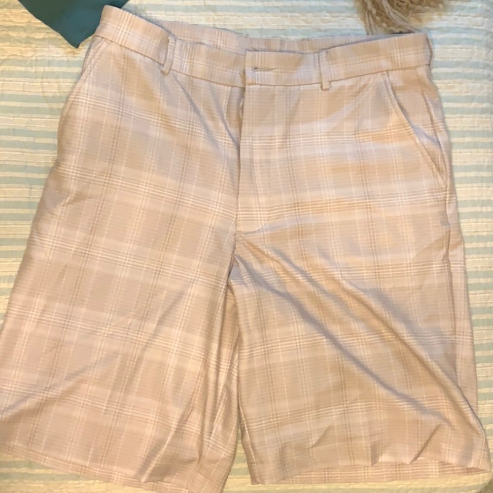 Men’s plaid khaki golf shorts